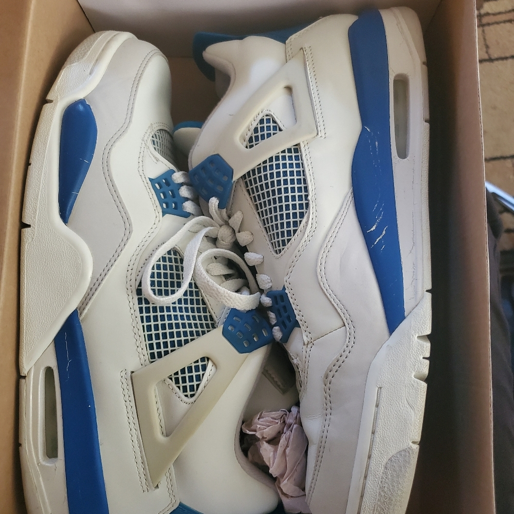 Air Jordan IV